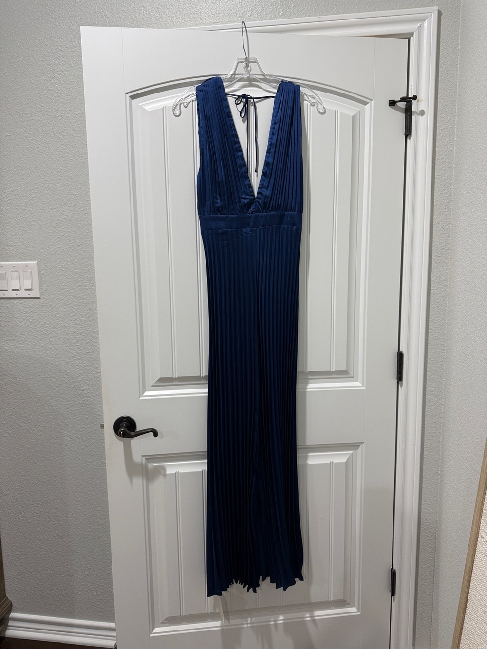 Abercrombie & Fitch Navy Plunging V-Neck Pleated Jumpsuit - Picture 4 of 6